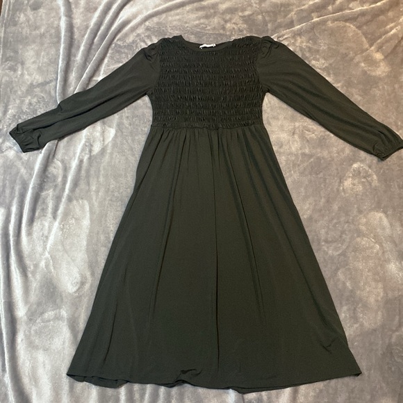 "Zara Long Sleeve Smocked Midi Dress in Black - Size M" - Picture 2 of 2